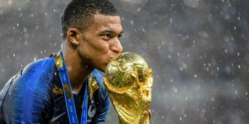 Mbappe số áo 20 tại World Cup đã đưa tên tuổi của cầu thủ vươn tầm thế giới