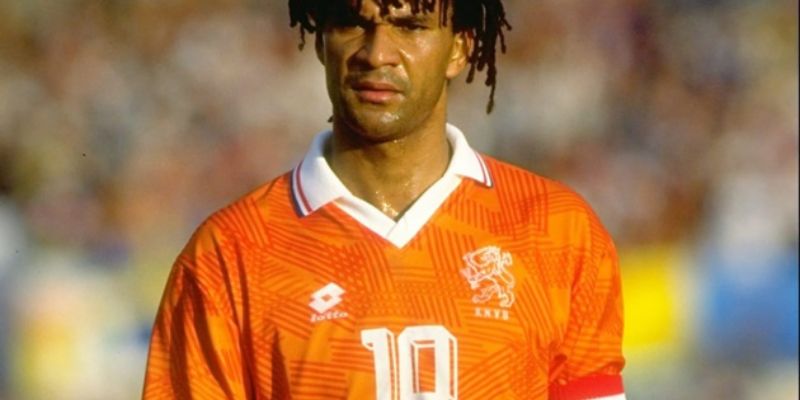 Số áo của Gullit gắn liền với số 10 từ những ngày đầu tiên