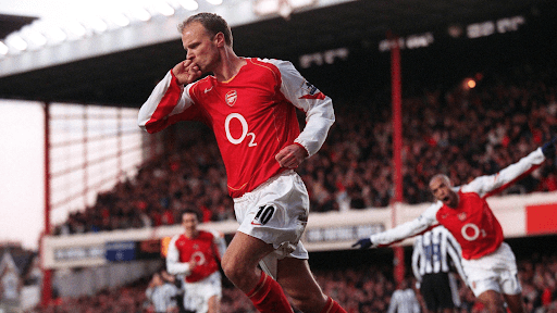 Số áo huyền thoại tại Arsenal của Bergkamp là số 10